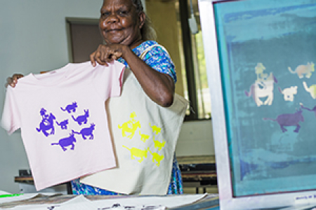 Waralungku artist Nancy McDinny learns new skills in printmaking