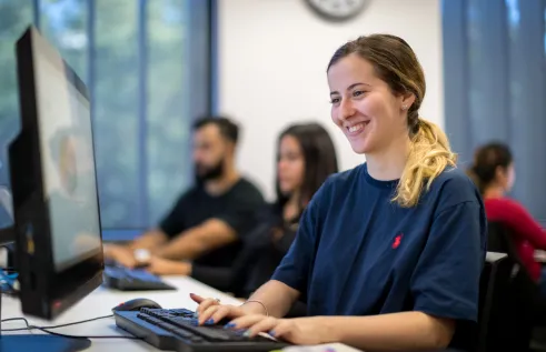 CDU students in a computer lab