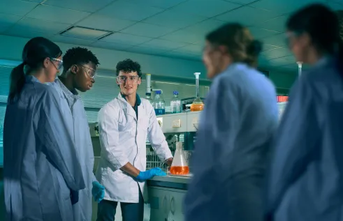 Teacher Axel with chemistry class